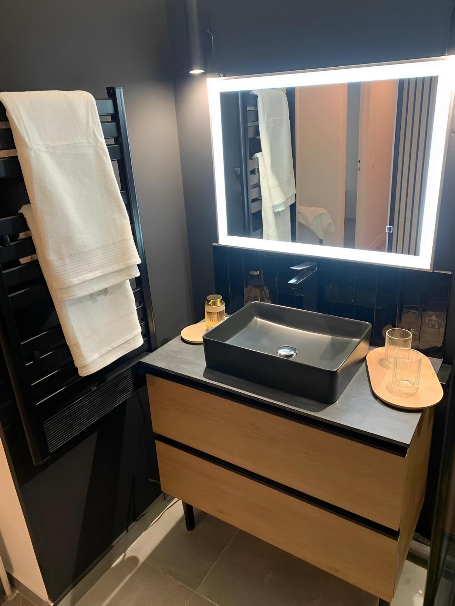 Magnifique Appartement, 3 Min De Paris ルヴァロワ＝ペレ エクステリア 写真
